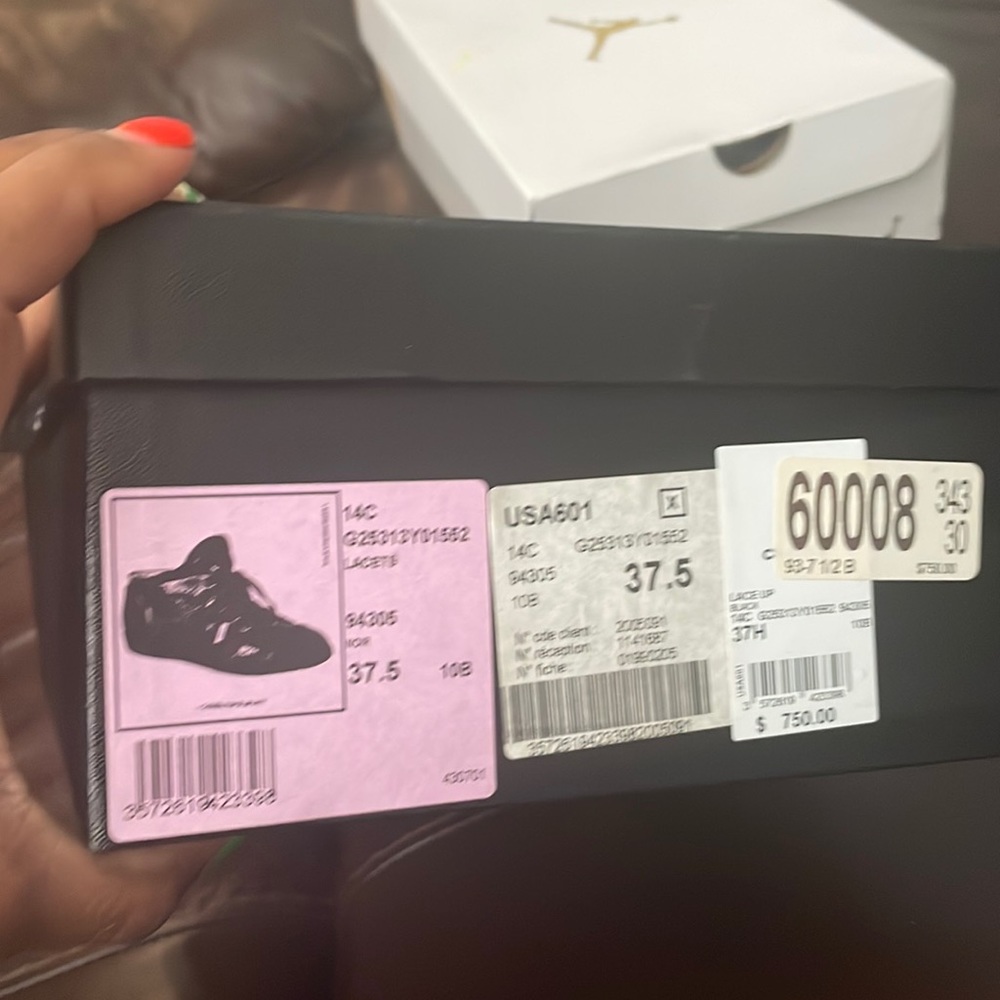 EUC  Chanel low top sneaks
